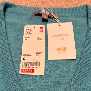 Uniqlo Women's V-Neck Cashmere Sweater - Blue